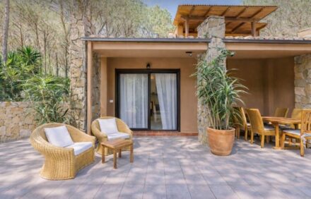 Pinus Village – Coral House Premium